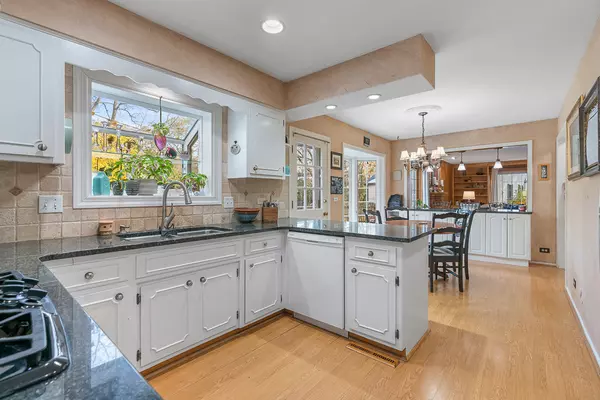 Northbrook, IL 60062,2067 BUTTERNUT LN