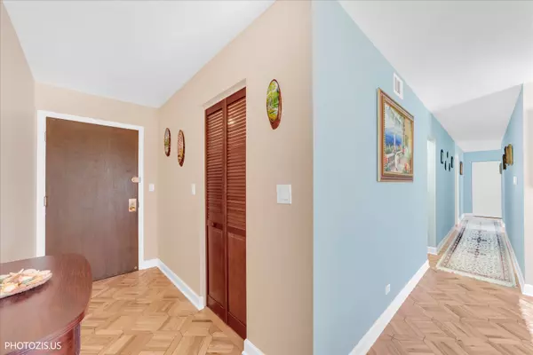 Skokie, IL 60077,4900 Foster ST #412