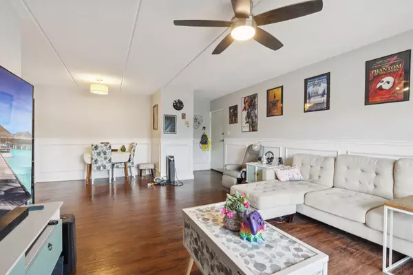 Wheeling, IL 60090,586 Fairway View DR #1A