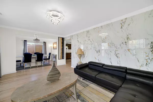 Crystal Lake, IL 60014,521 Coventry LN #12