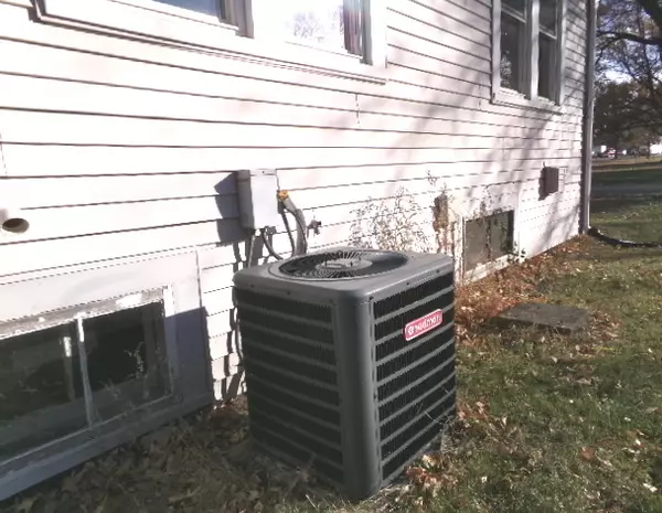 Clinton, IL 61727,701 W South ST