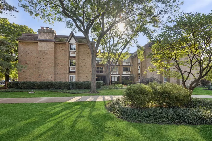 320 Claymoor RD #2D, Hinsdale, IL 60521