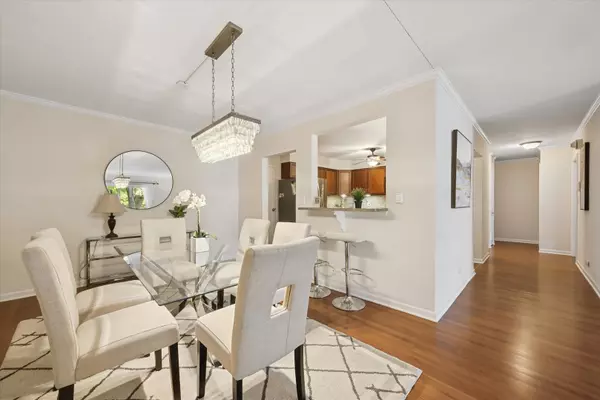 Hinsdale, IL 60521,320 Claymoor RD #2D