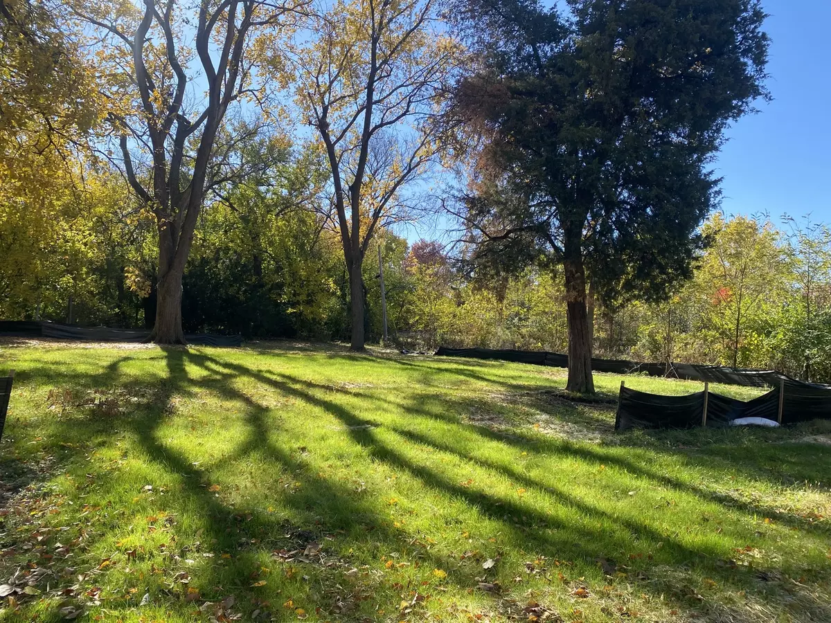 Downers Grove, IL 60515,425 40th ST