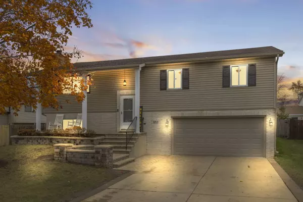 852 Napa ST, Carol Stream, IL 60188