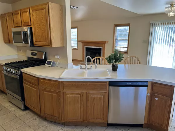 Steger, IL 60475,Address not disclosed