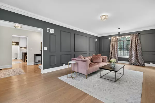 Winnetka, IL 60093,1333 Tower RD