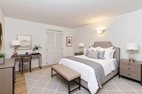 Chicago, IL 60631,6229 N Niagara AVE #209