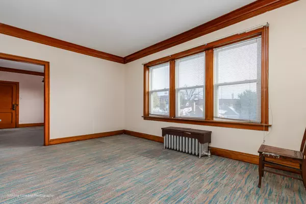 Chicago, IL 60628,11806 S La Salle ST