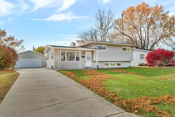 423 Maple DR, Morris, IL 60450