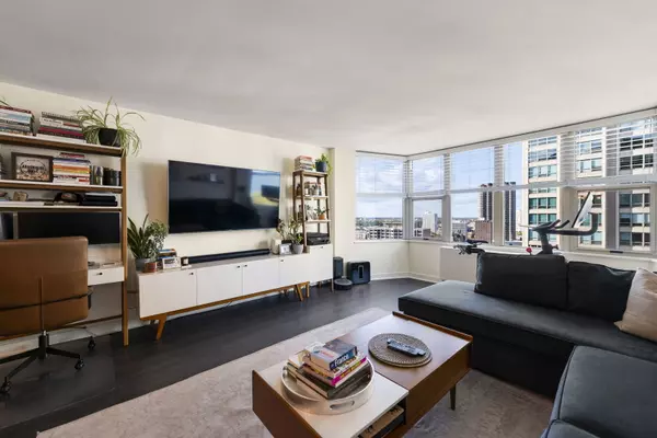 Chicago, IL 60657,525 W Hawthorne PL #2606