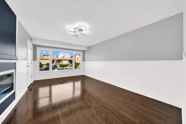 Chicago, IL 60629,7245 S Washtenaw AVE #2