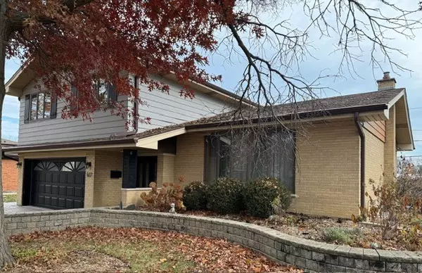 Mount Prospect, IL 60056,607 S Carol LN