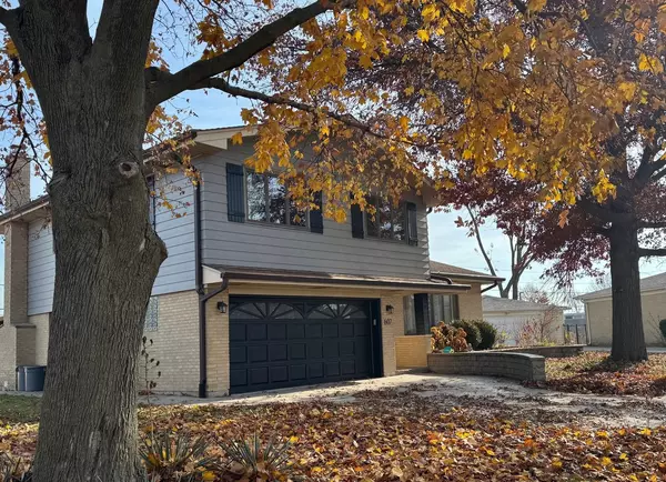 607 S Carol LN, Mount Prospect, IL 60056