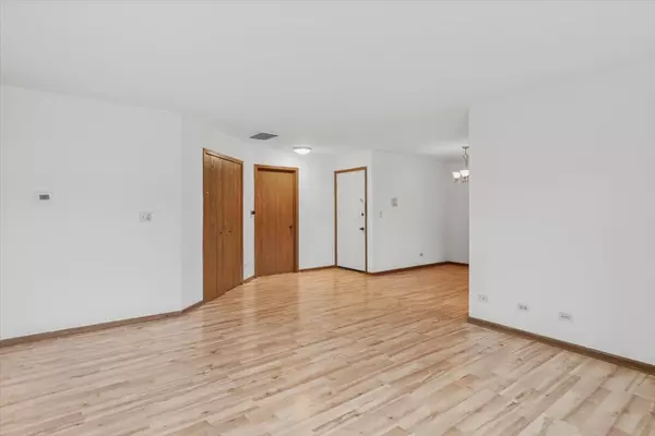 Naperville, IL 60565,2337 Worthing DR #102A