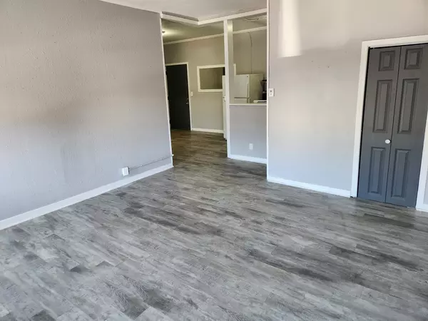 Sandwich, IL 60548,8 E Railroad ST #1