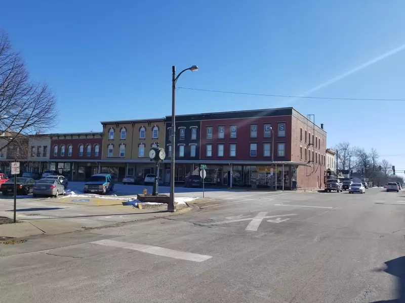 8 E Railroad ST #1, Sandwich, IL 60548