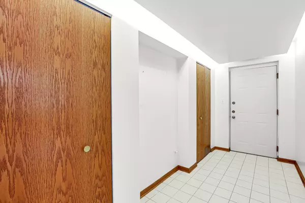 Tinley Park, IL 60477,6601 Martin France CIR #2A