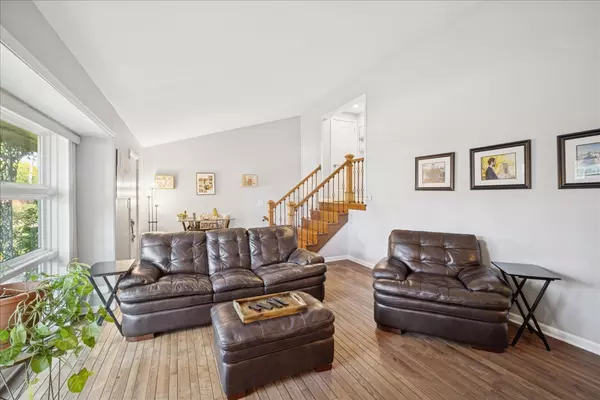 Glenview, IL 60025,711 Carriage Hill DR