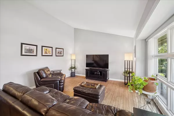 Glenview, IL 60025,711 Carriage Hill DR