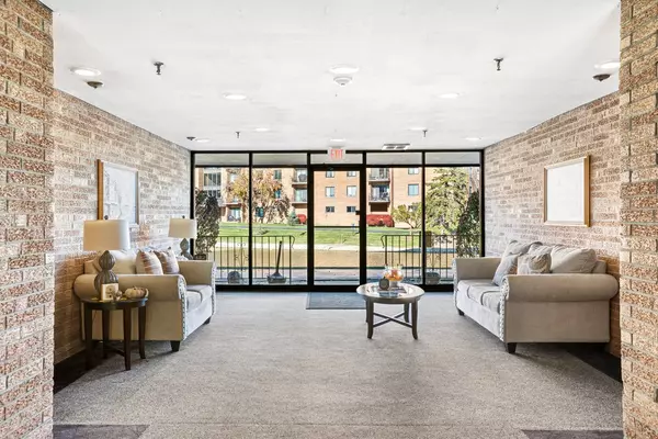 Mount Prospect, IL 60056,1777 W CRYSTAL LN #205