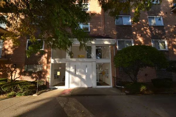 Oak Lawn, IL 60453,9620 S Komensky AVE #305