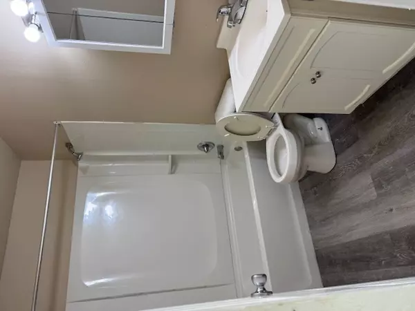 Aurora, IL 60506,833 N Randall RD #C4