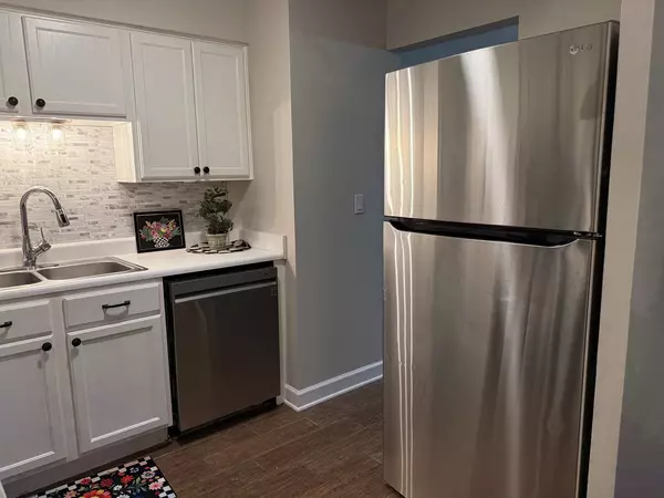 Mokena, IL 60448,19380 Wolf RD #5