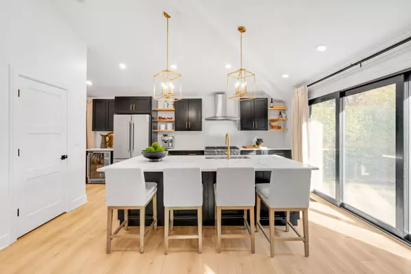 Oak Brook, IL 60523,2S709 Ave Chateaux DR