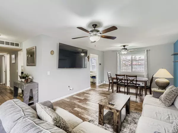 Streamwood, IL 60107,8 Southbury CT