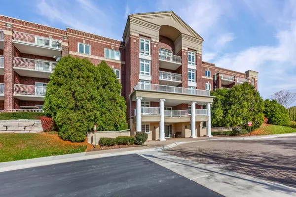 Niles, IL 60714,7021 W Touhy AVE #207