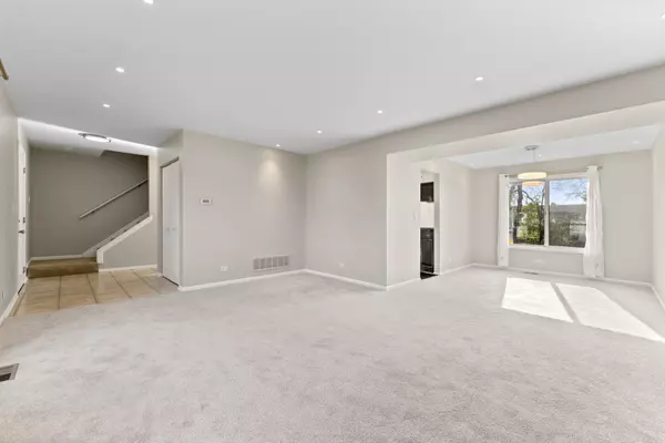 Lombard, IL 60148,1021 Shedron WAY