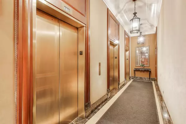 Chicago, IL 60611,57 E Delaware PL #3504