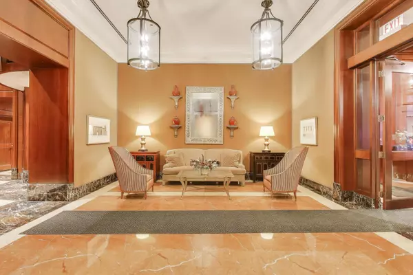 Chicago, IL 60611,57 E Delaware PL #3504