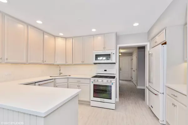 Highland Park, IL 60035,475 Laurel AVE #G