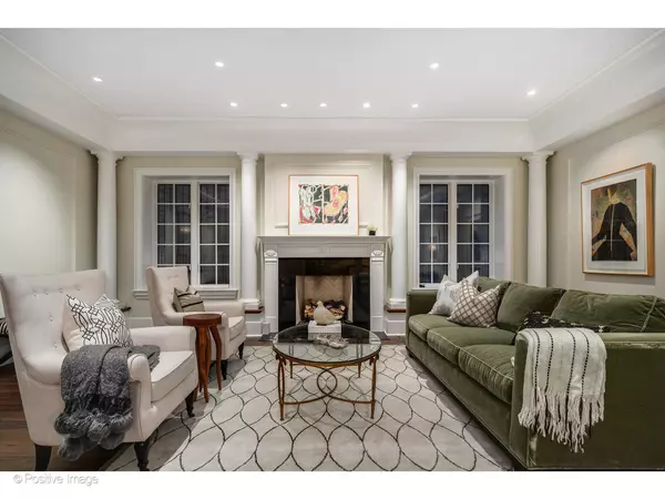 Chicago, IL 60654,446 W Huron ST