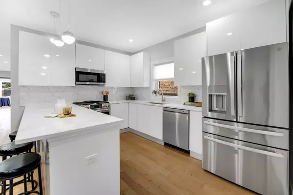 Chicago, IL 60641,4721 W Warwick AVE