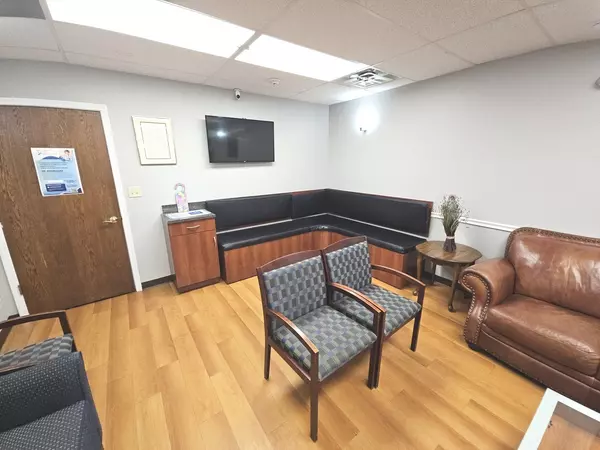 East Dundee, IL 60118,455 E MAIN ST