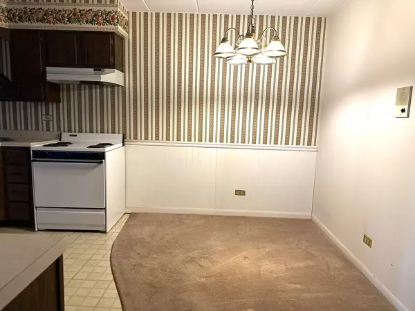 Carol Stream, IL 60188,525 Timber Ridge DR #107