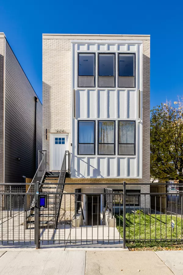 Chicago, IL 60651,1056 N Central Park AVE