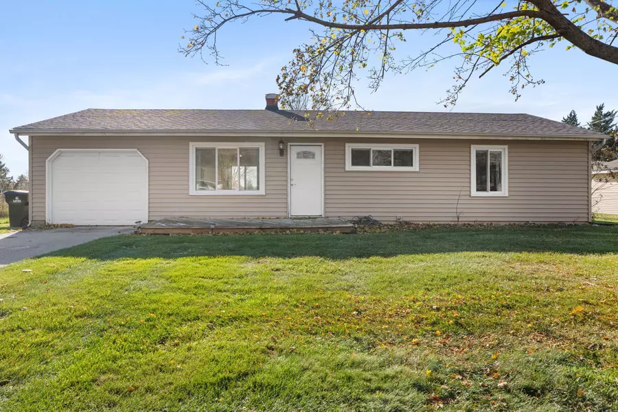 5011 3 Oaks RD, Crystal Lake, IL 60014