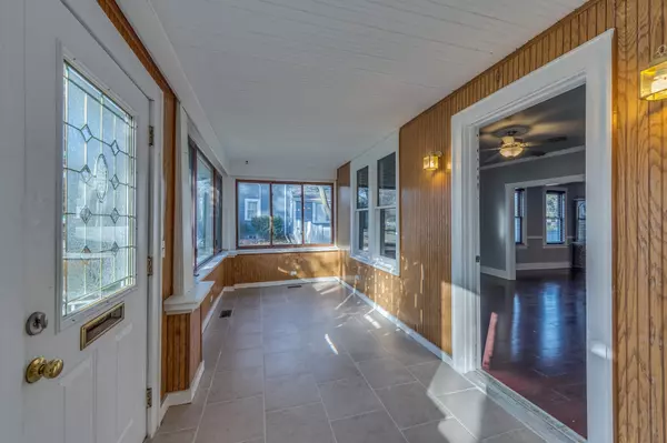 Elgin, IL 60123,826 Kate ST