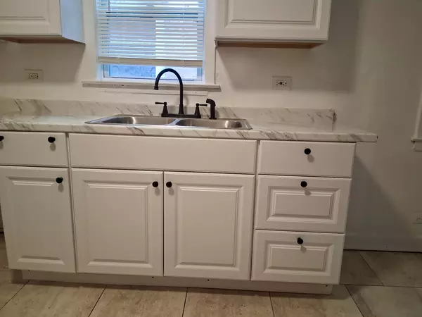 Chicago, IL 60636,7246 S Wood ST