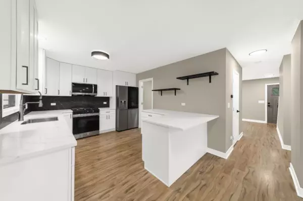 Crystal Lake, IL 60014,990 Whitehall WAY