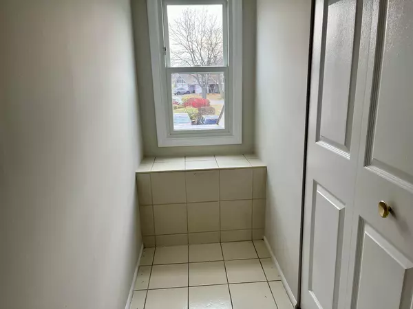 Vernon Hills, IL 60061,240 Southwick CT #240