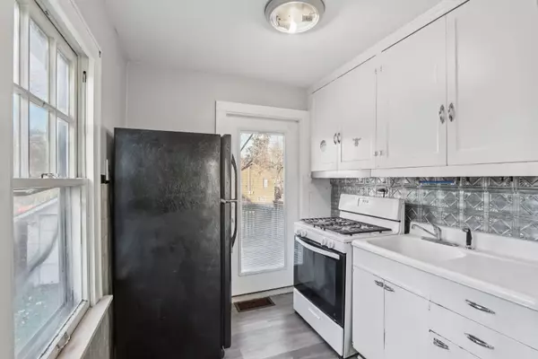 Woodstock, IL 60098,139 E Todd AVE