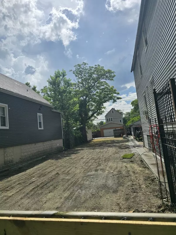 5226 S Loomis ST, Chicago, IL 60609