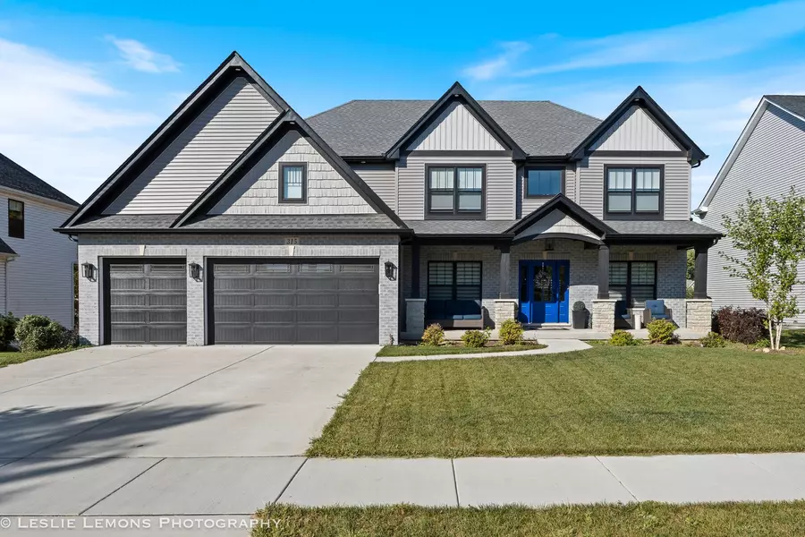 315 White Pines LN, Oswego, IL 60543