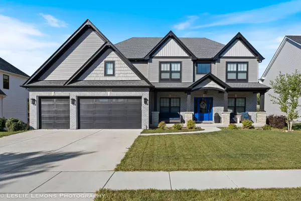 315 White Pines LN, Oswego, IL 60543