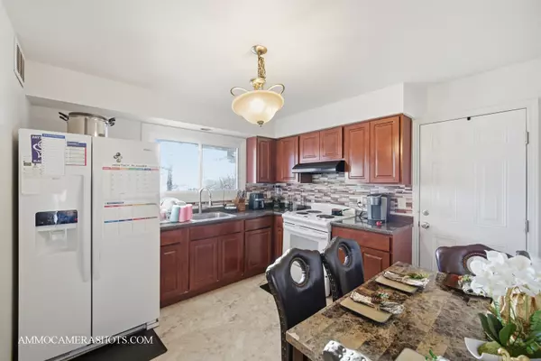 Aurora, IL 60506,909 Bishop AVE